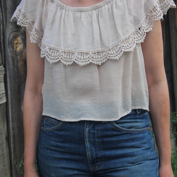 Doen Style Ruffle Blouse - Picture 2 of 4